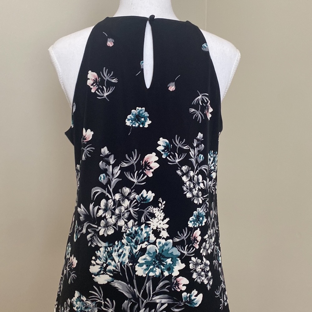 Black Floral Sleeveless Top With High Neck & Lace Hem Detail - Picture 6 of 8